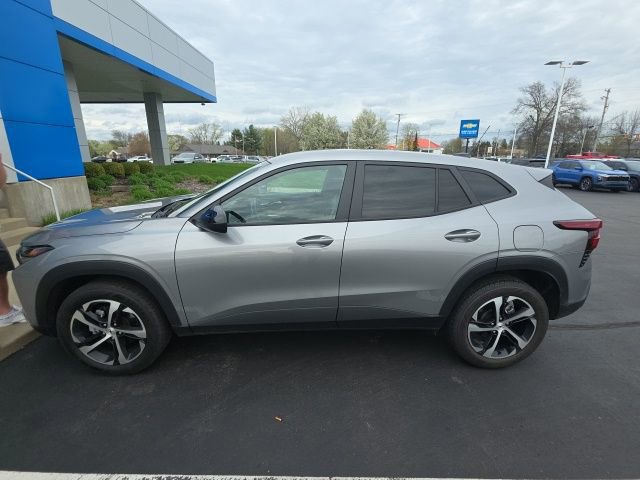 Used 2024 Chevrolet Trax RS FWD image 6