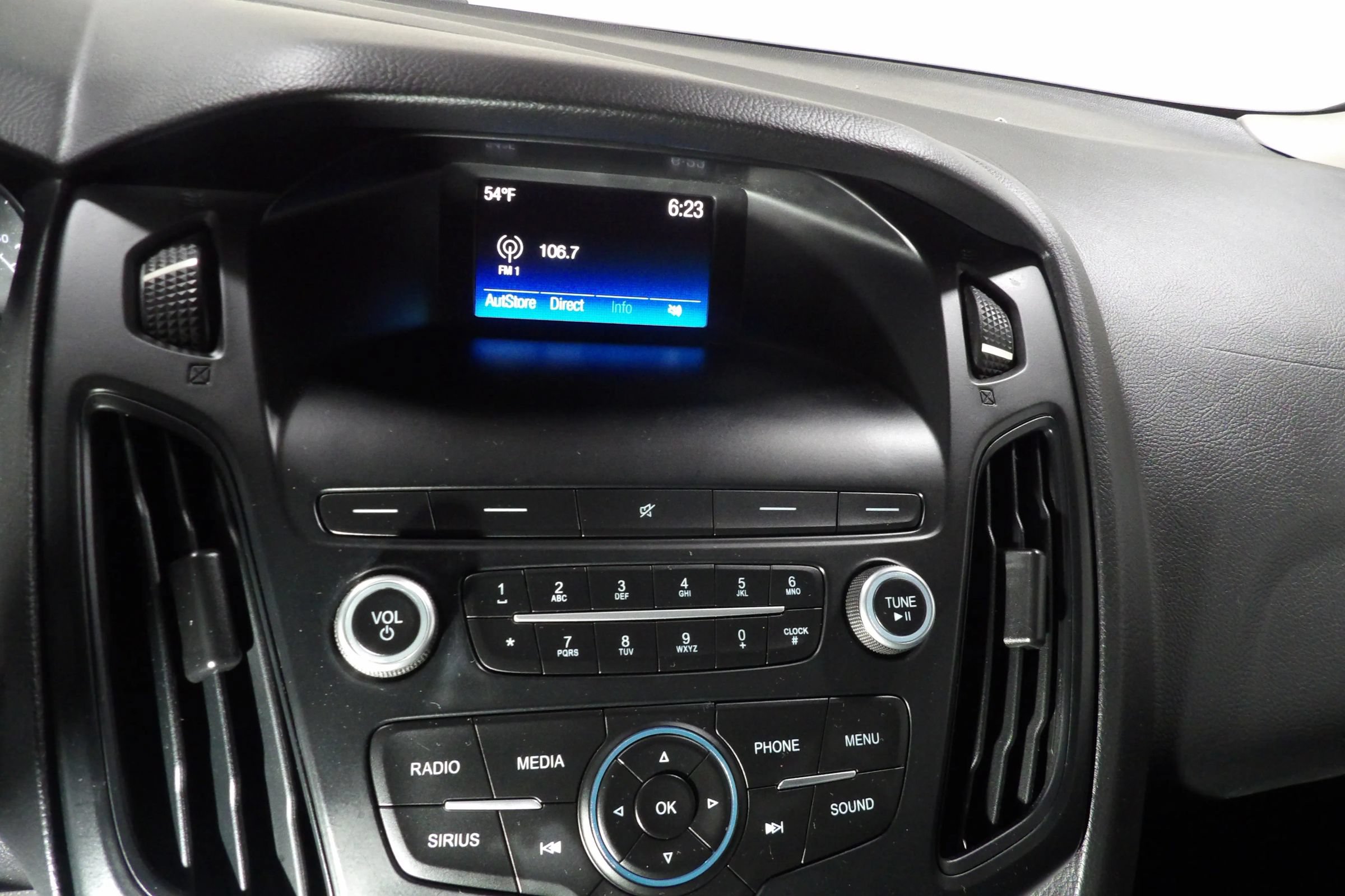 Used 2018 Ford Focus SE FWD image 12