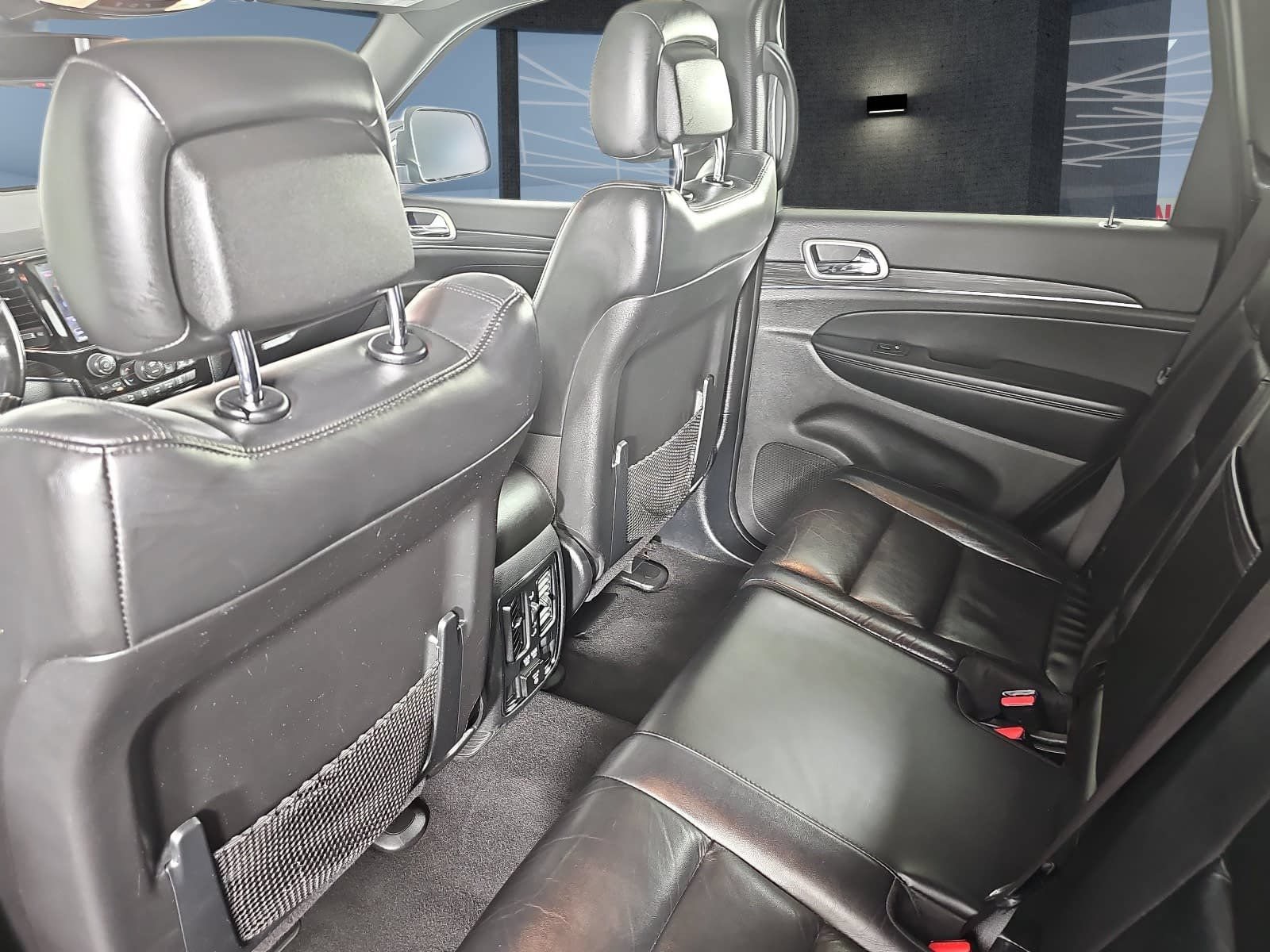 Used 2020 Jeep Grand Cherokee Limited AWD/4WD image 12