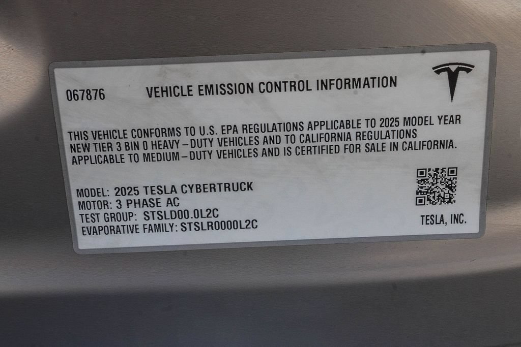 Used 2025 Tesla Cybertruck AWD Crew Cab image 28