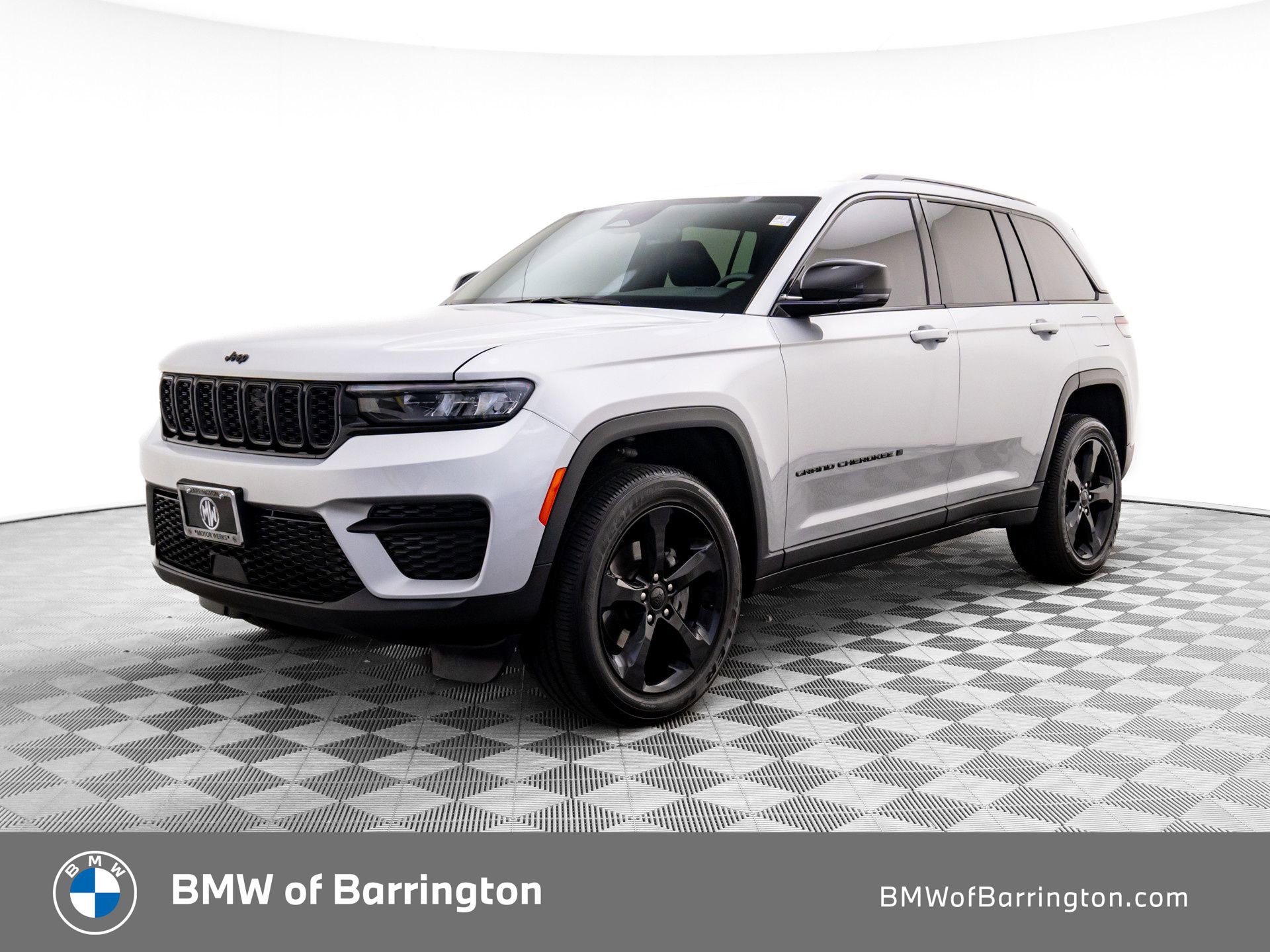 Used 2024 Jeep Grand Cherokee Altitude image 1