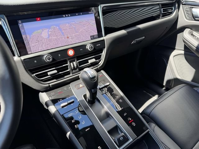 Used 2026 Porsche Macan AWD/4WD image 21