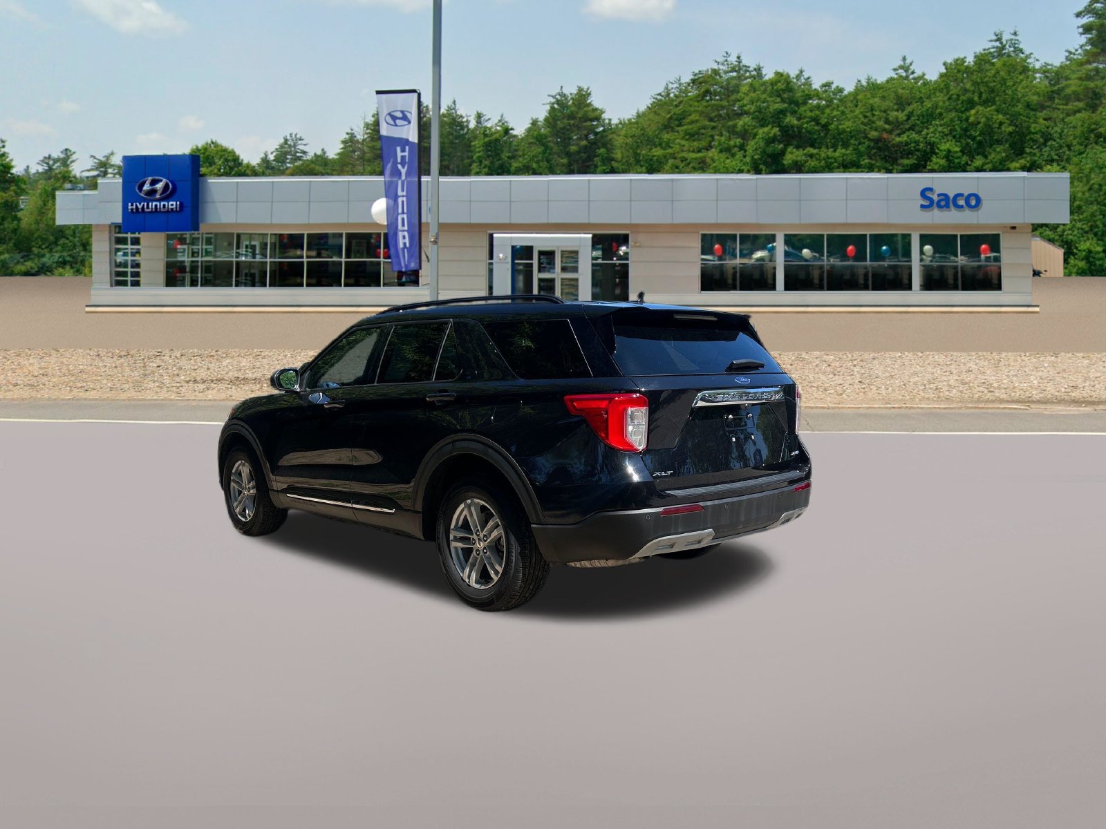 Used 2024 Ford Explorer XLT w/ Equipment Group 202A AWD/4WD image 8