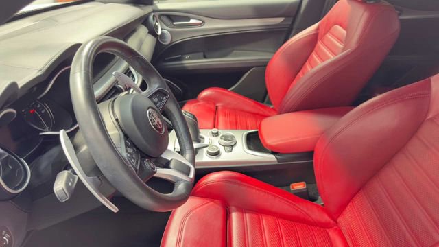 Used 2022 Alfa Romeo Stelvio Veloce image 24