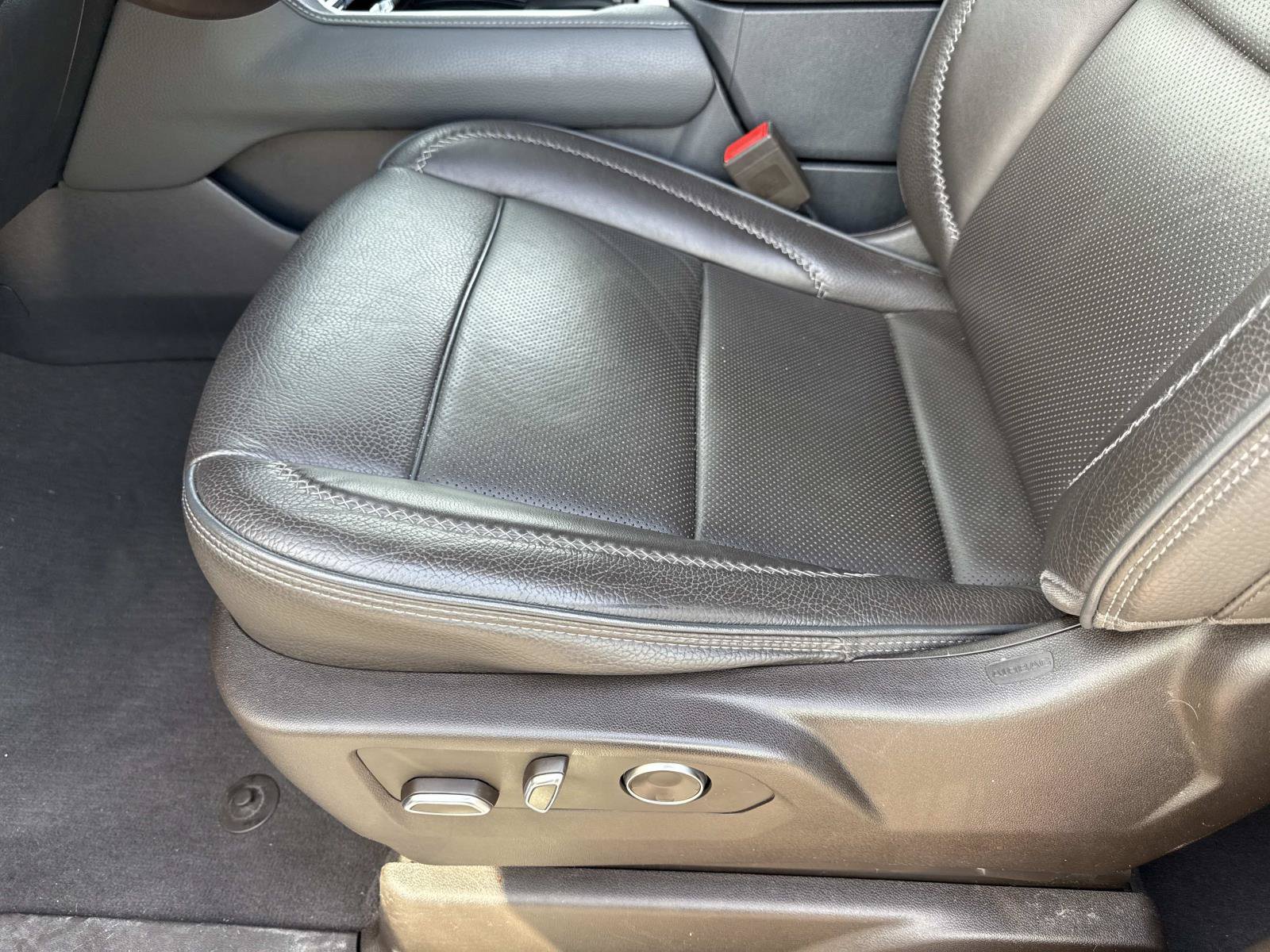 Used 2023 GMC Yukon Denali RWD image 20