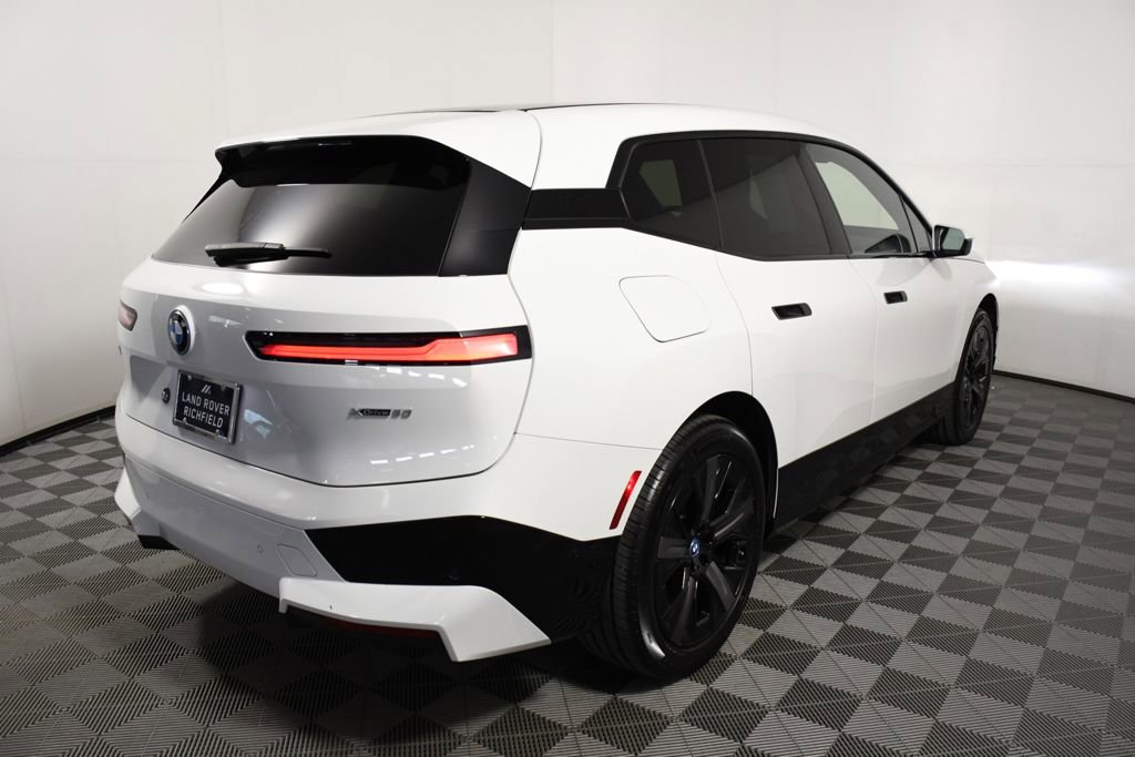 Used 2023 BMW iX xDrive50 w/ Sport Package AWD/4WD image 6