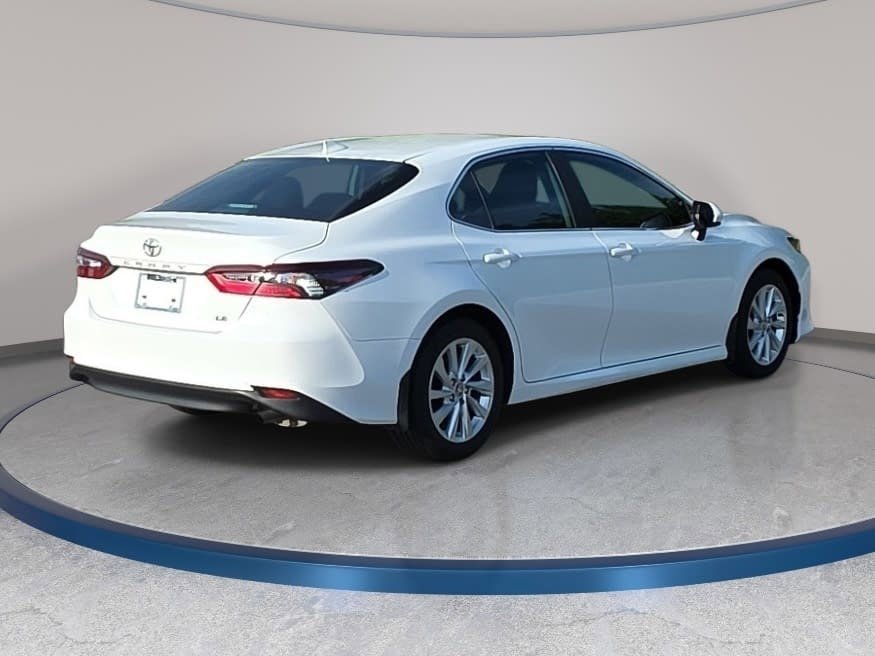 Used 2024 Toyota Camry LE FWD image 5