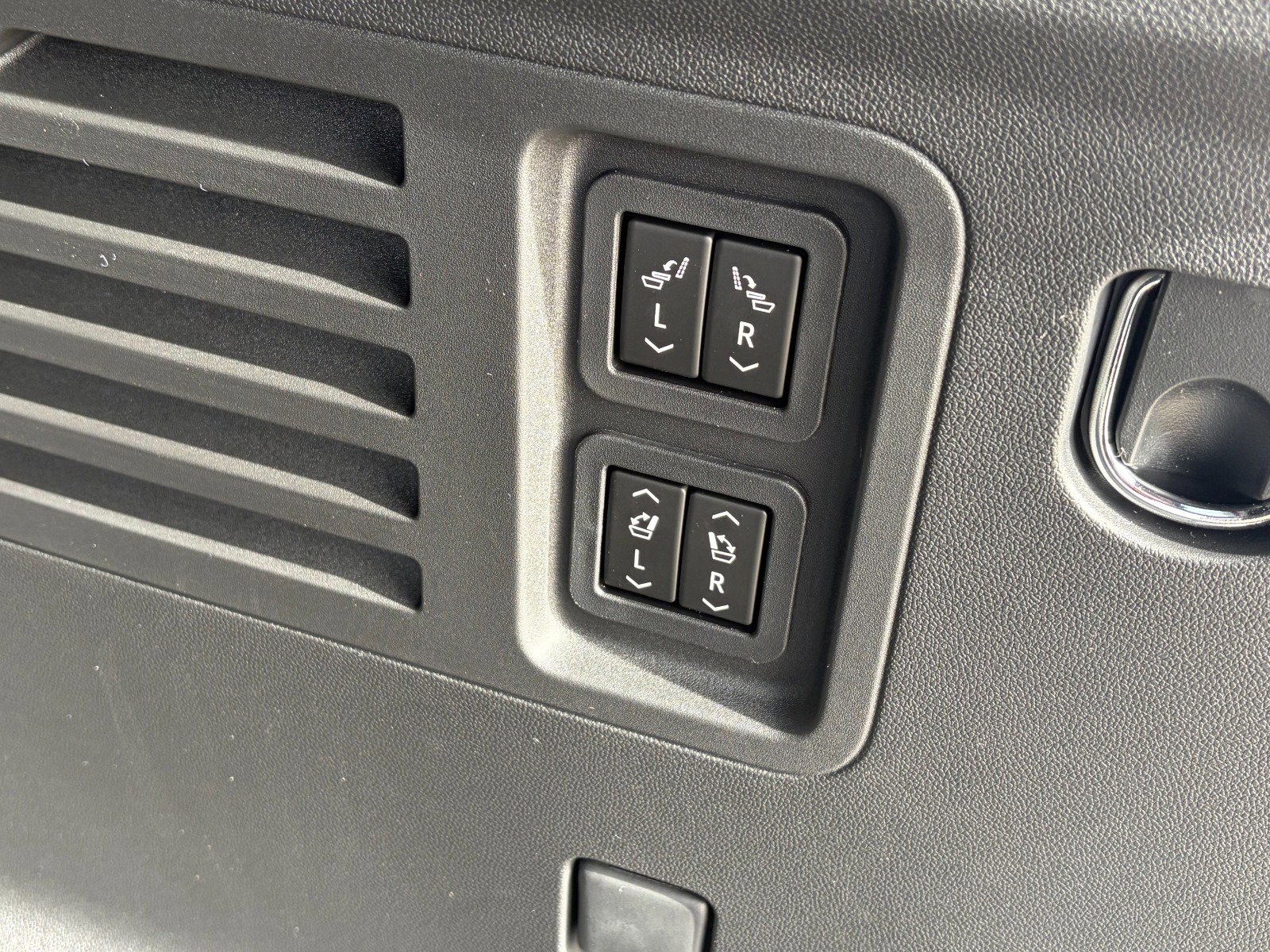 New 2026 GMC Acadia Denali w/ Super Cruise Package image 26