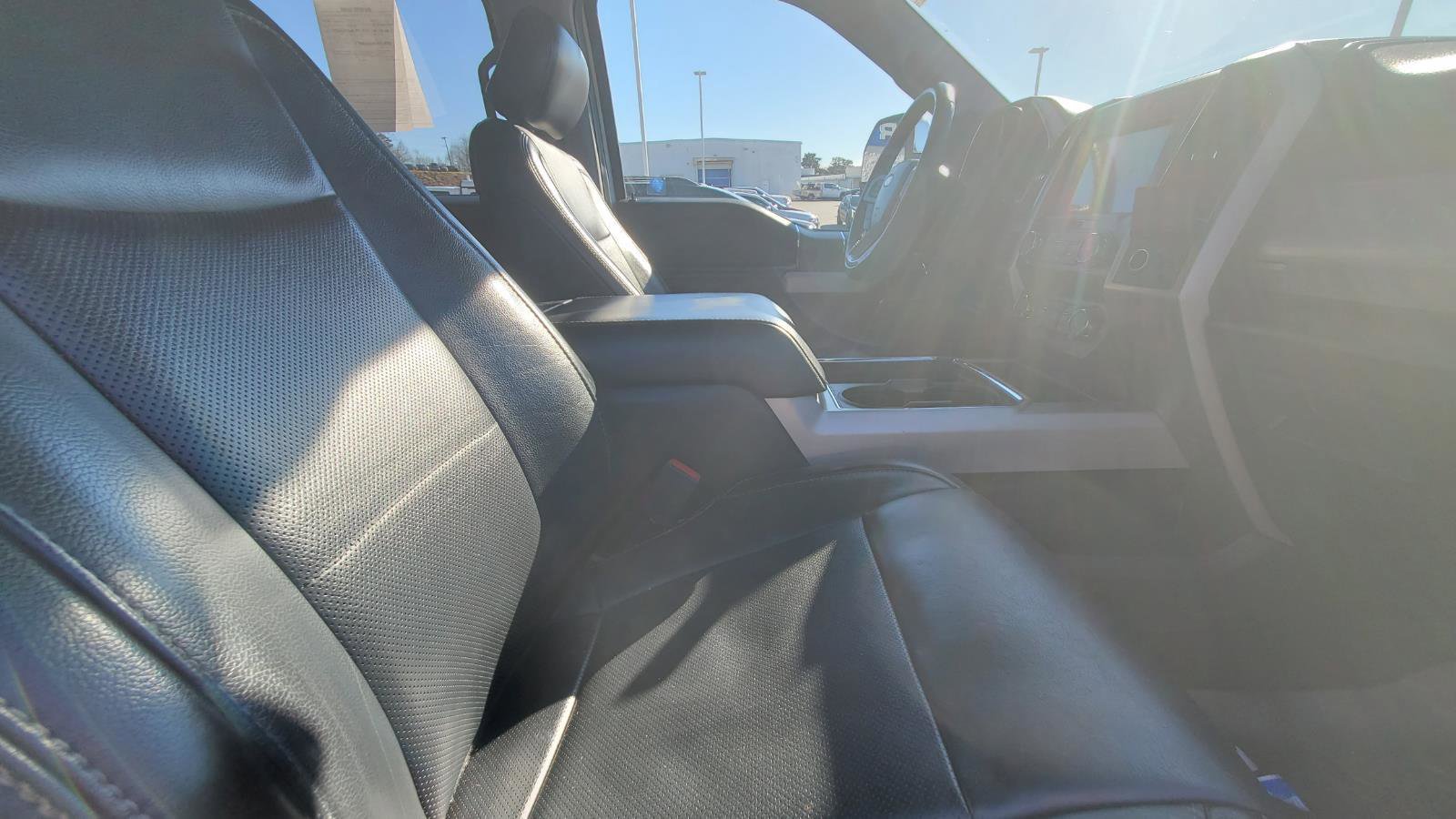 Used 2019 Ford F250 Lariat w/ Lariat Ultimate Package image 4