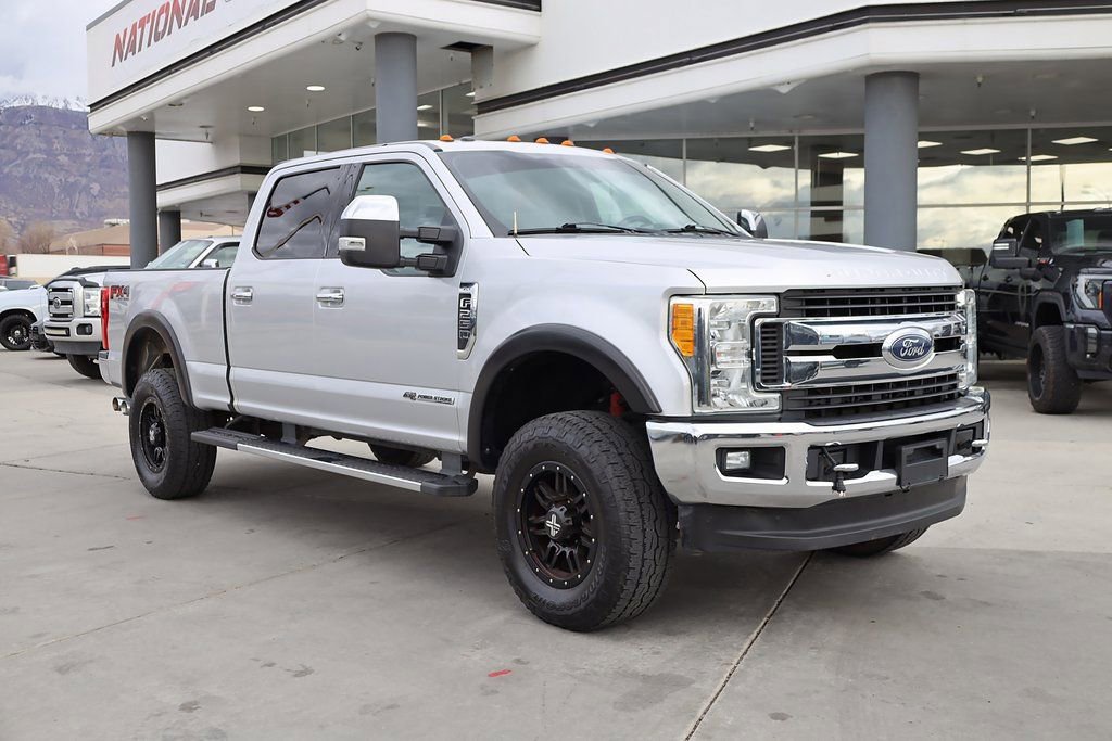 Used 2017 Ford F250 XLT w/ XLT Premium Package AWD/4WD image 8