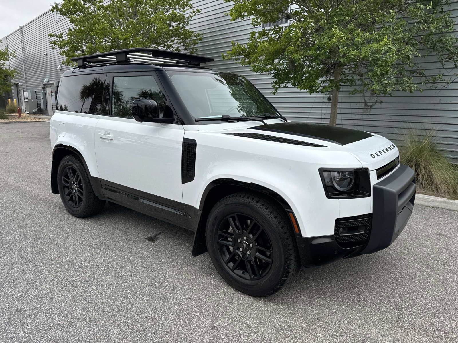 Used 2023 Land Rover Defender 90 X-Dynamic SE AWD/4WD image 4