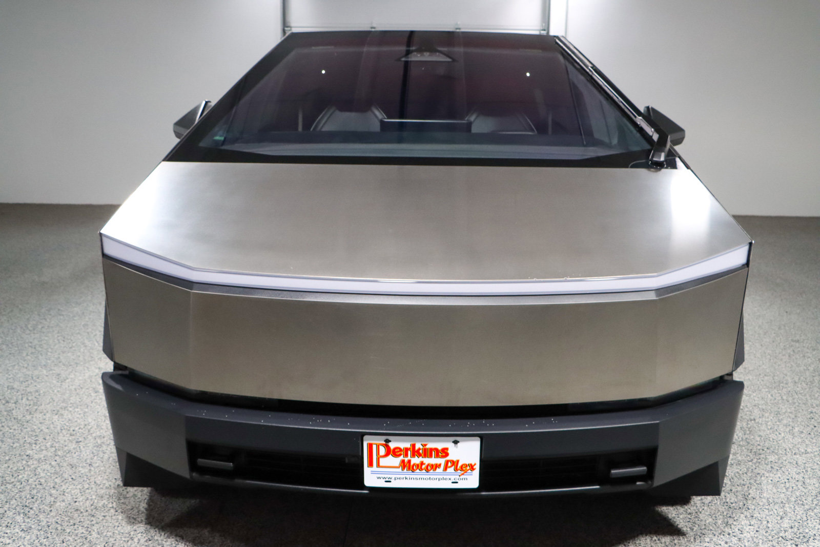 Used 2024 Tesla Cybertruck AWD Crew Cab image 4