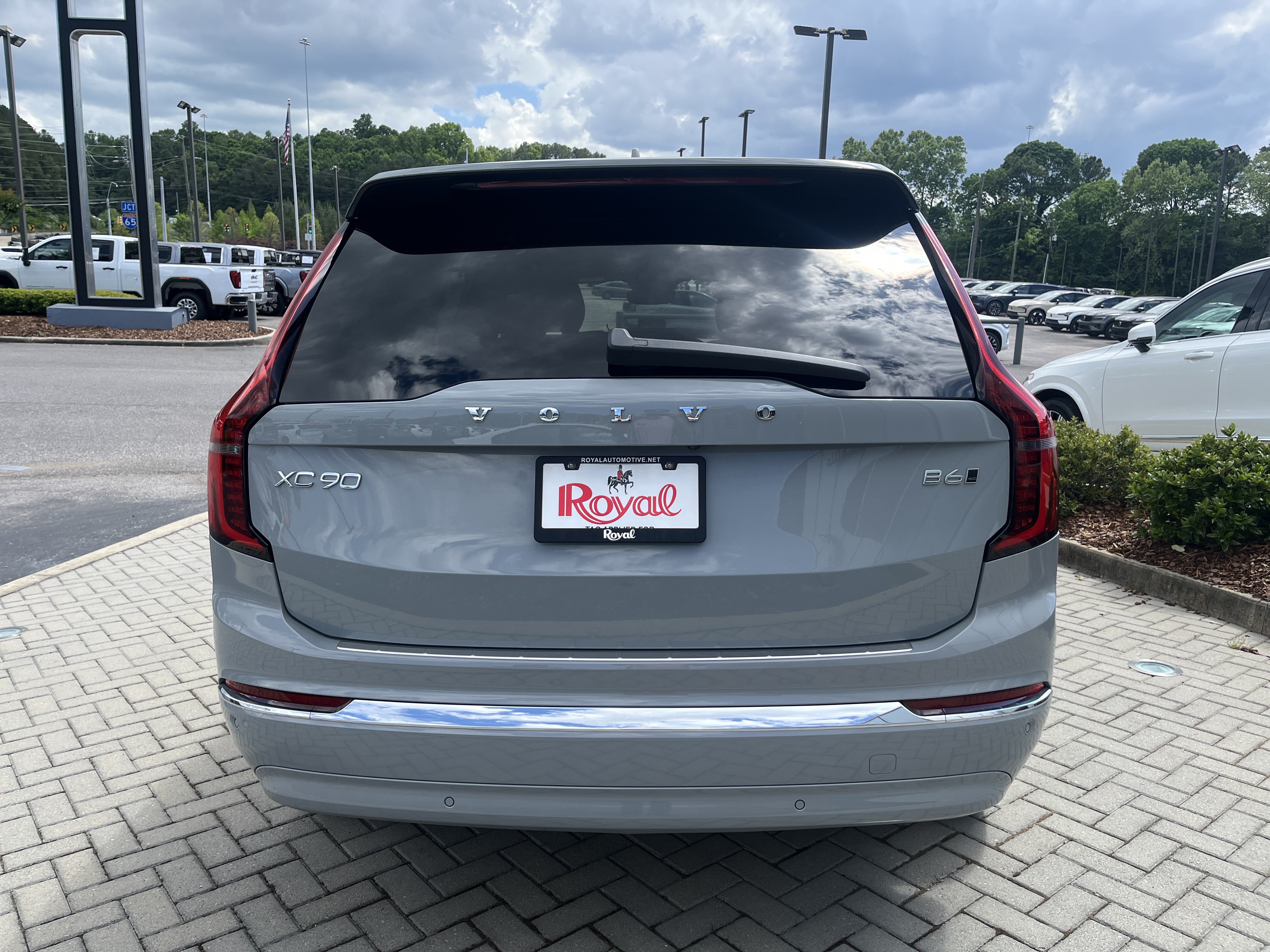 New 2026 Volvo XC90 B6 Plus w/ Protection Package Premier AWD/4WD image 4