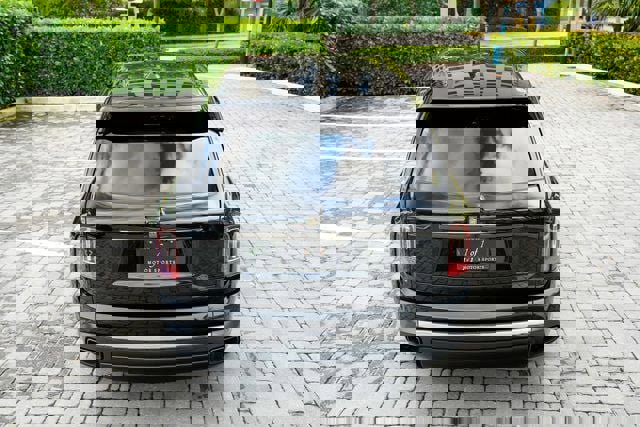 Used 2020 Rolls-Royce Cullinan Black Badge image 21