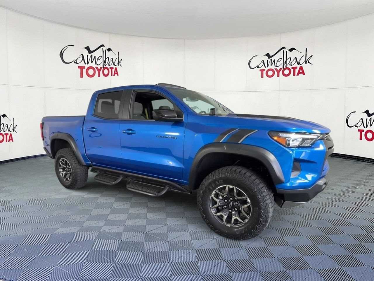 Used 2024 Chevrolet Colorado ZR2 w/ Technology Package AWD/4WD image 5