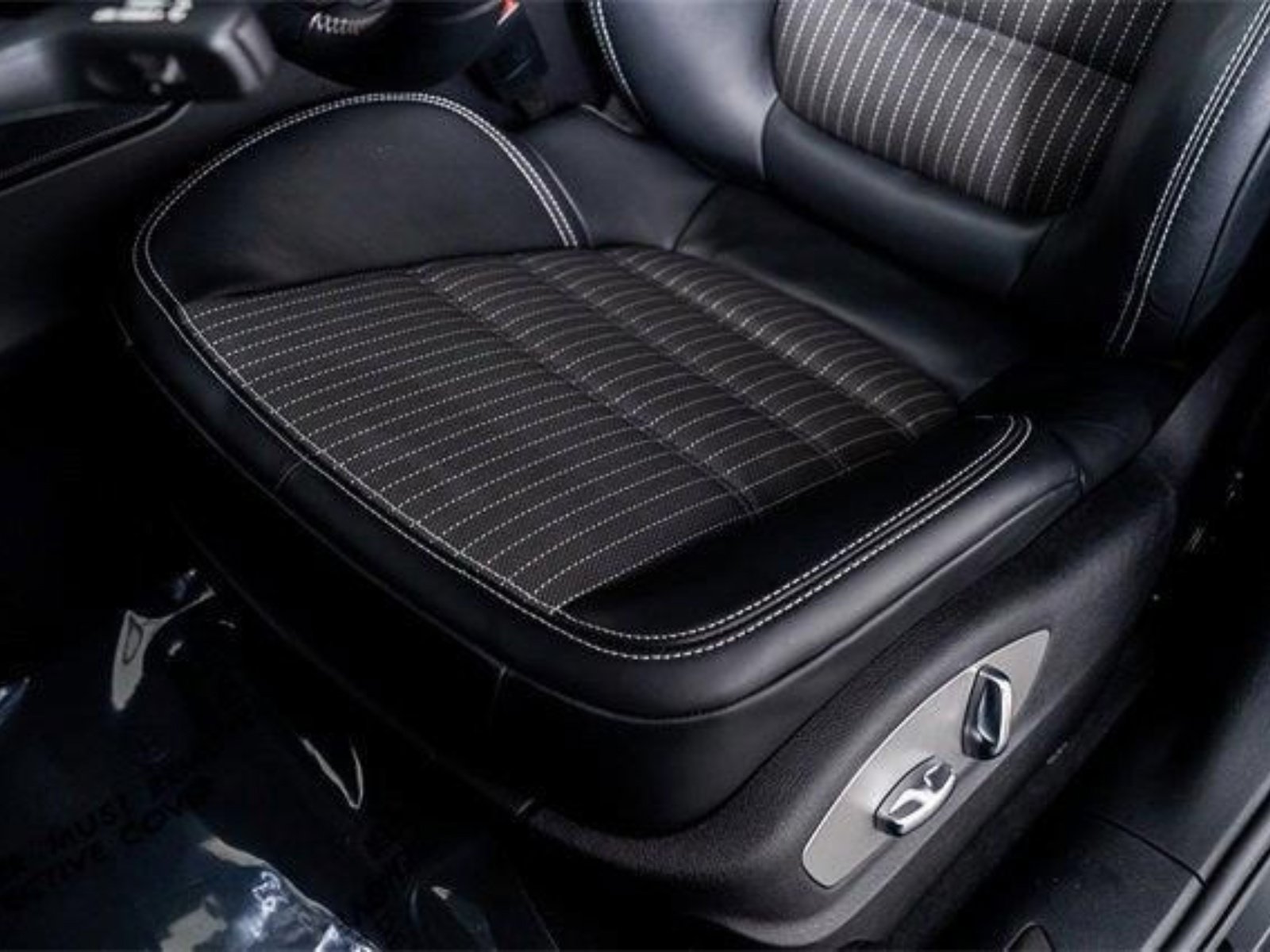 Used 2025 Porsche Macan Turbo AWD/4WD image 28