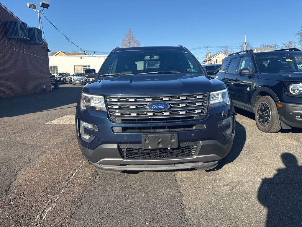 Used 2017 Ford Explorer XLT w/ Equipment Group 202A image 2