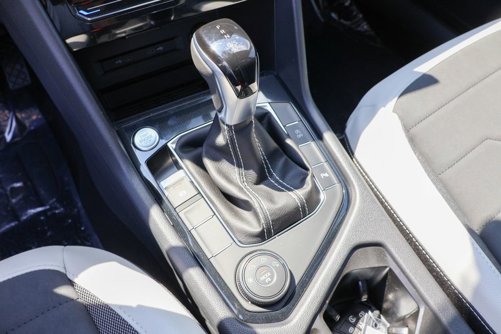 New 2025 Volkswagen Taos SE image 31