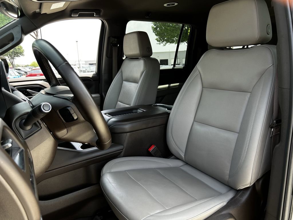 Used 2024 Chevrolet Suburban LT RWD image 29