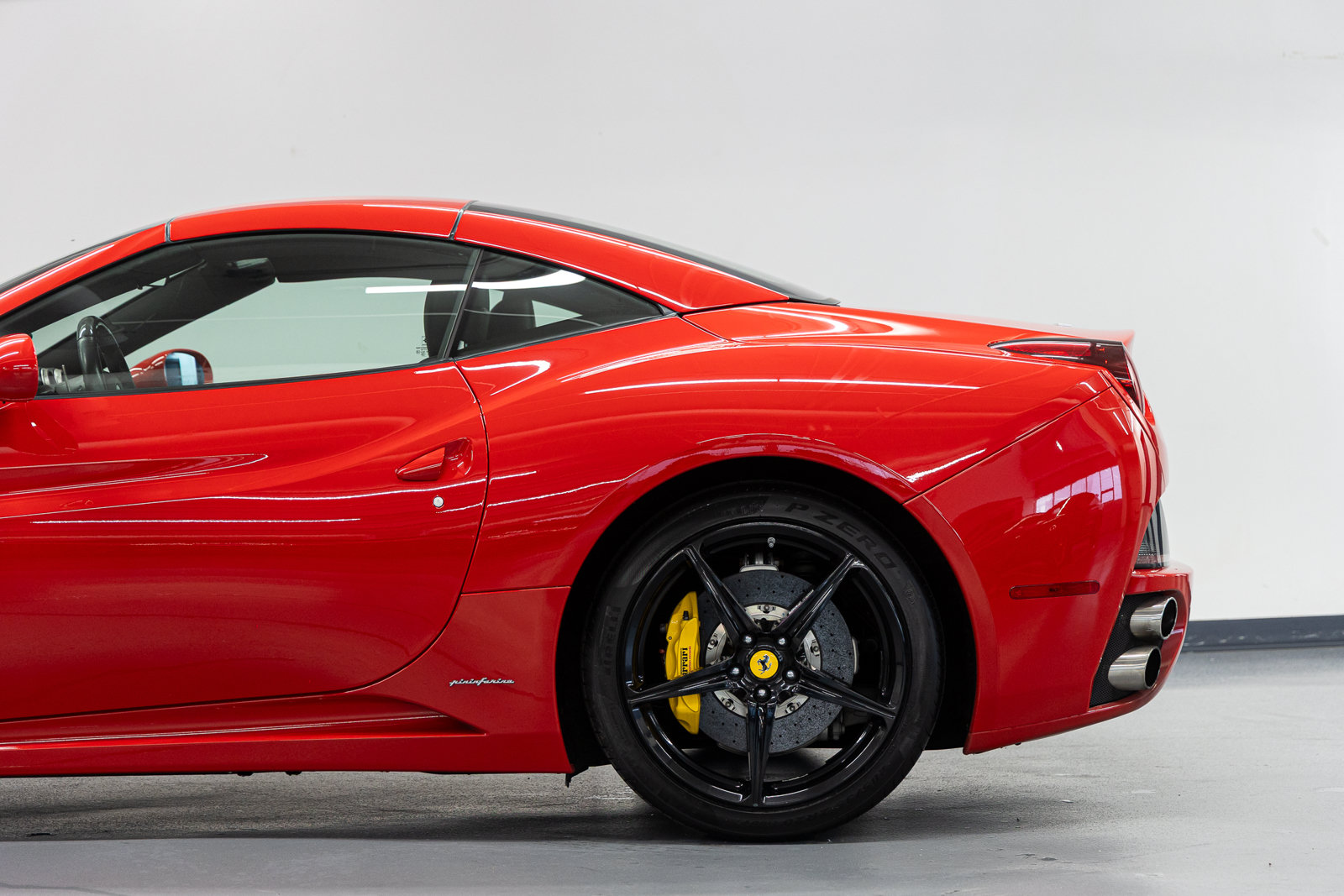Used 2011 Ferrari California RWD image 27