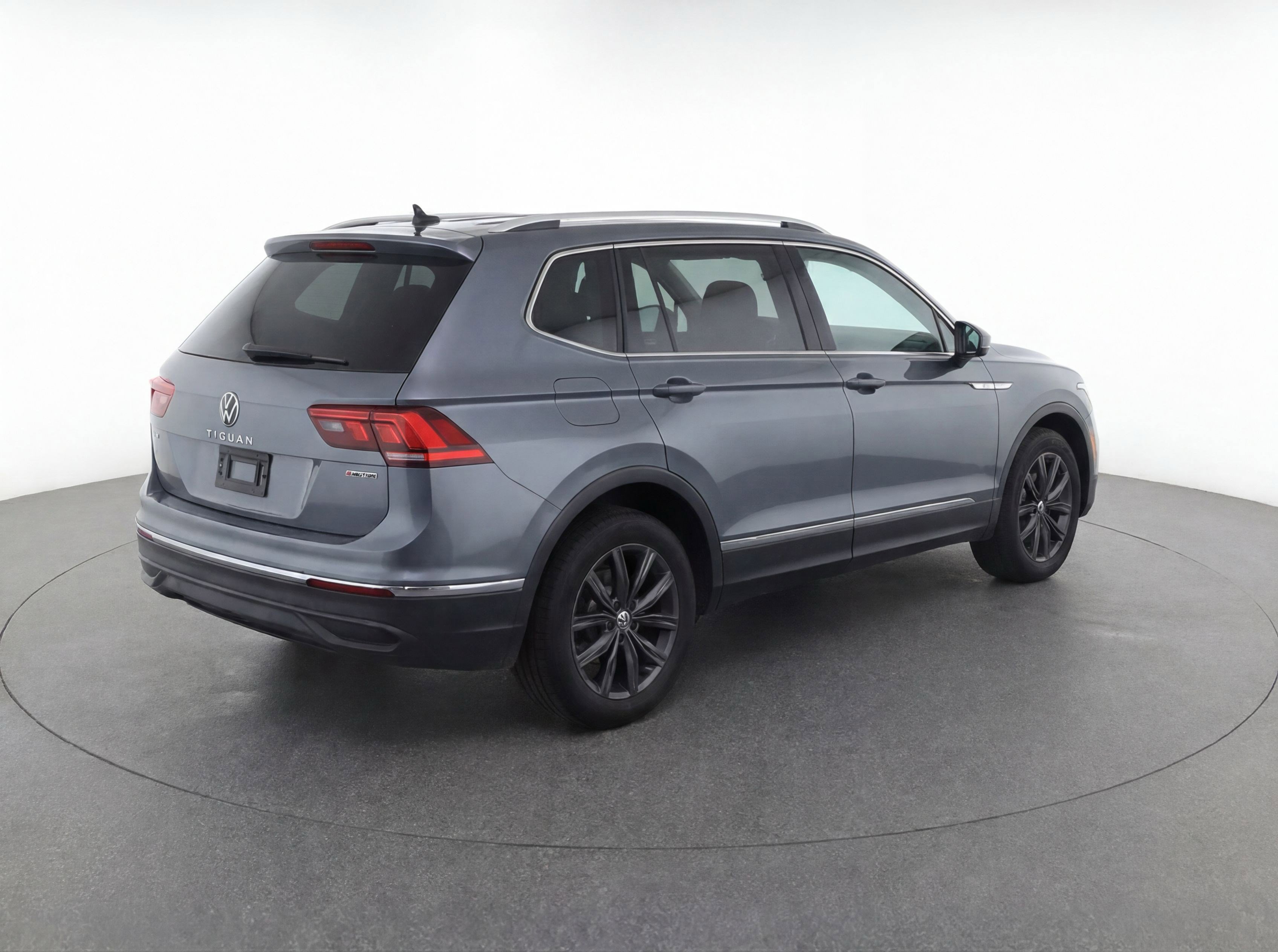 Used 2022 Volkswagen Tiguan SE AWD/4WD image 7