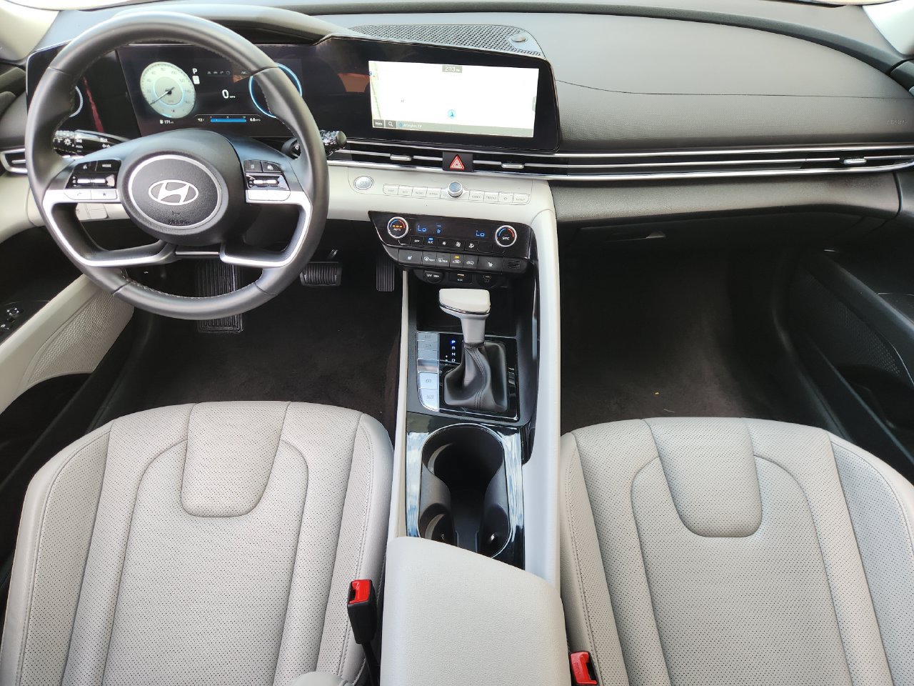 Used 2025 Hyundai Elantra Limited FWD image 26