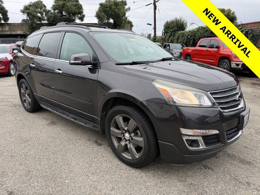 Used 2017 Chevrolet Traverse LT image 2