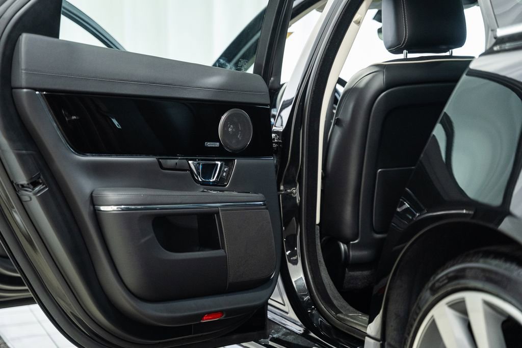 Used 2019 Jaguar XJ R-Sport image 44