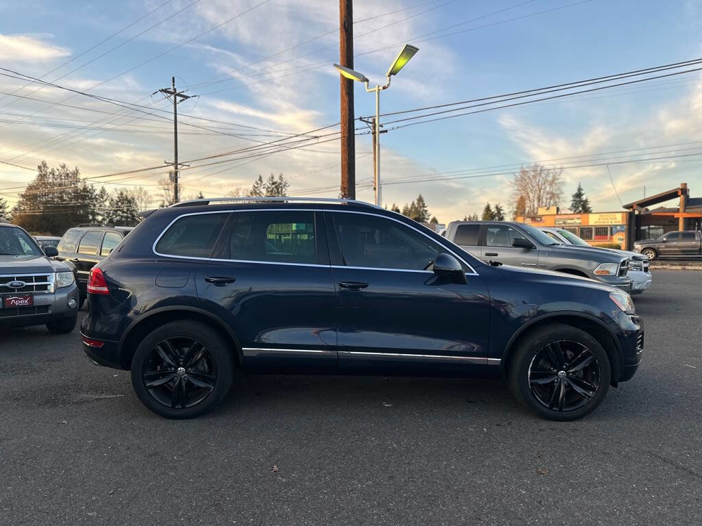 Used 2013 Volkswagen Touareg Sport image 5