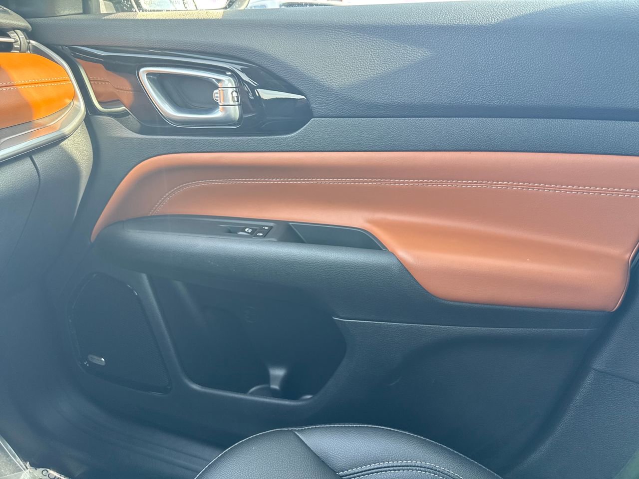 Used 2025 Jeep Compass Limited w/ Sun & Sound Group image 22