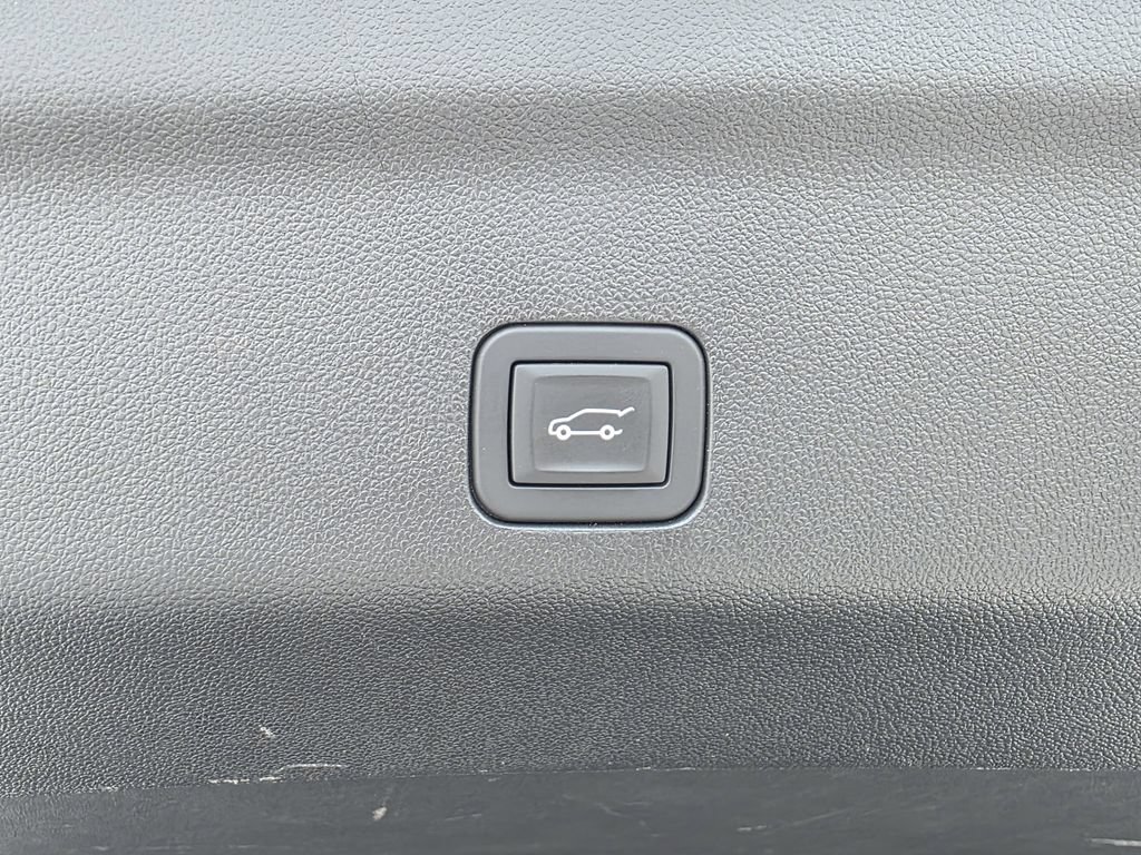 Used 2025 Chevrolet Suburban Z71 AWD/4WD image 10