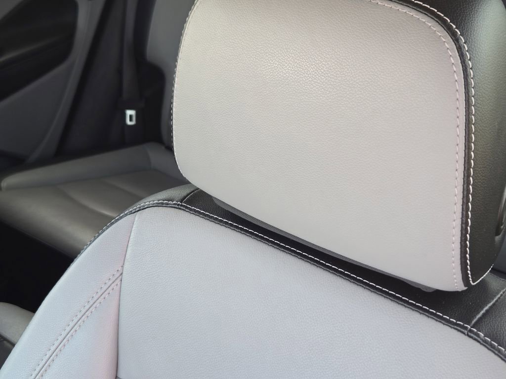 Used 2023 GMC Terrain SLT AWD/4WD image 10