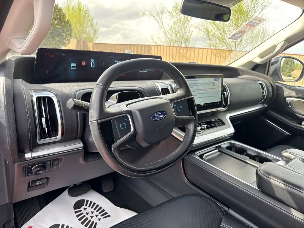 Certified 2025 Ford Expedition Platinum AWD/4WD image 12