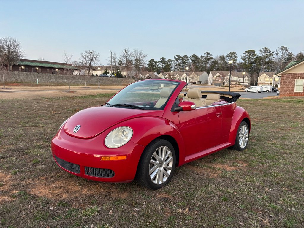 Used 2008 Volkswagen Beetle SE image 1