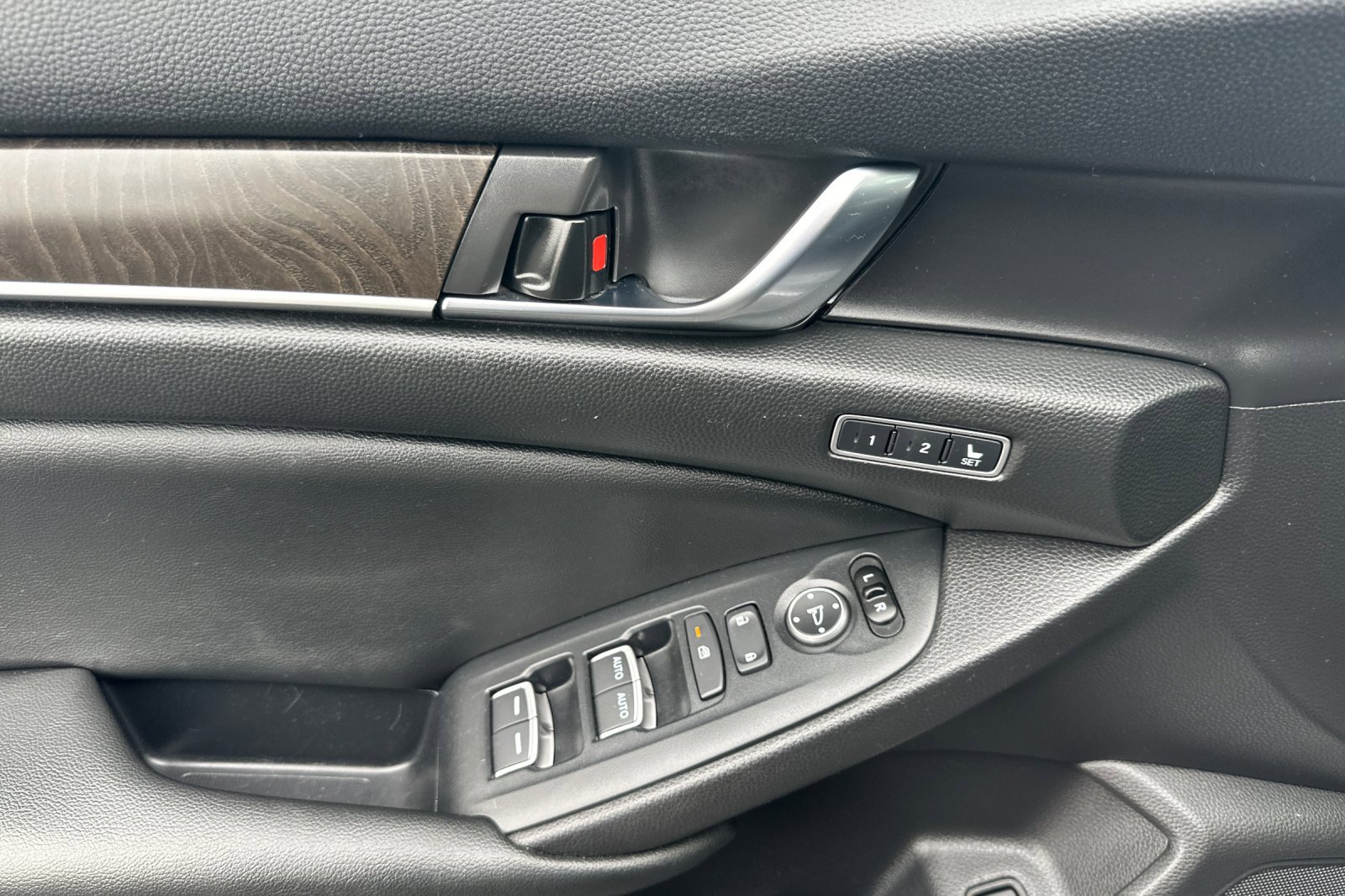 Used 2020 Honda Accord EX-L image 11