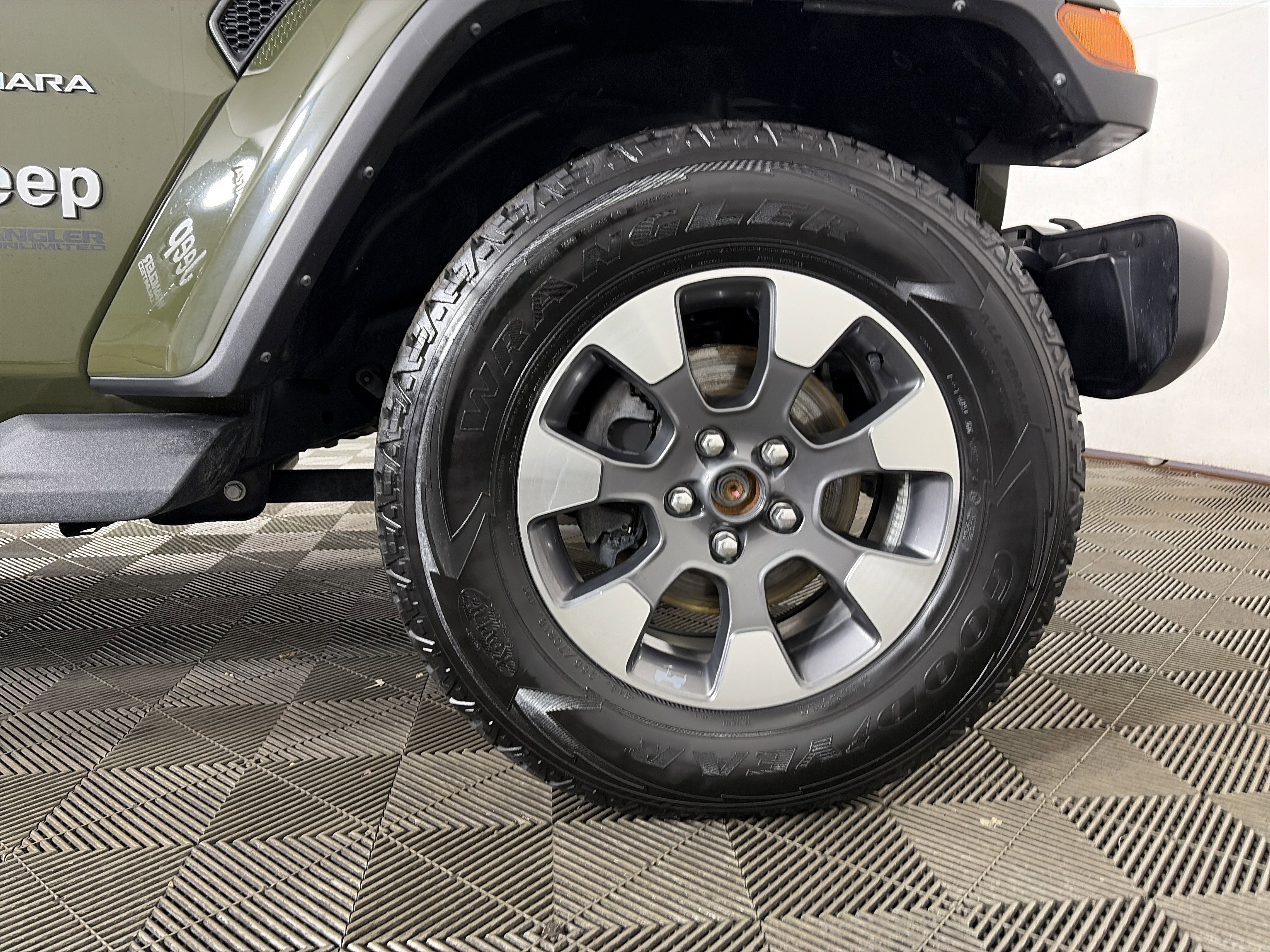 Used 2022 Jeep Wrangler Unlimited Sahara w/ Cold Weather Group image 43