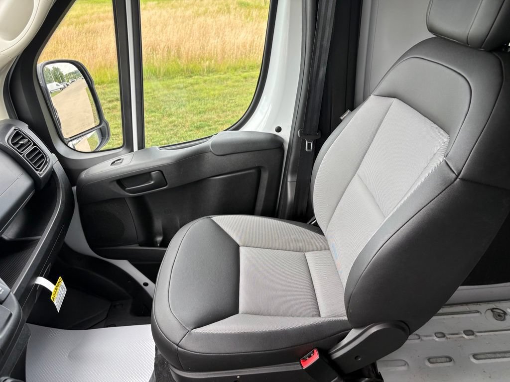 Used 2026 RAM ProMaster 2500 w/ Convenience Group FWD image 17