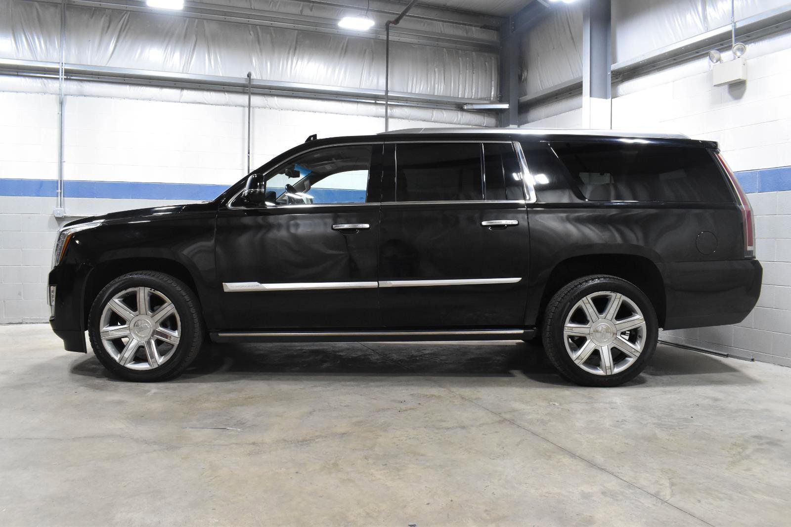 Used 2019 Cadillac Escalade ESV Premium Luxury AWD/4WD image 26