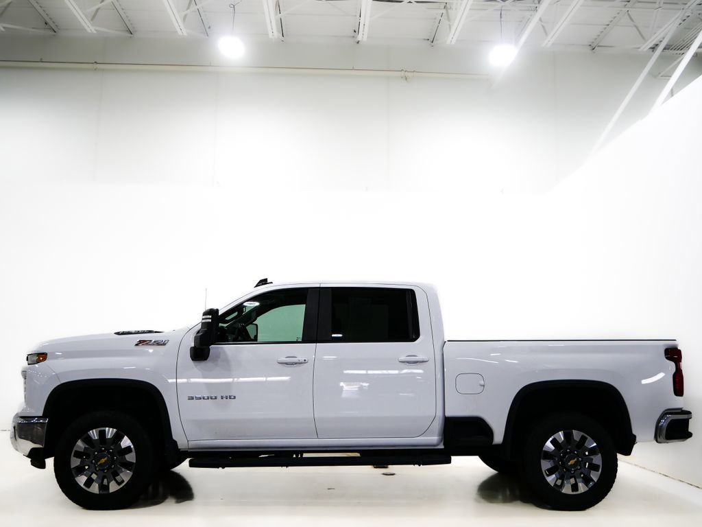 Used 2024 Chevrolet Silverado 3500 LT w/ Convenience Package image 4