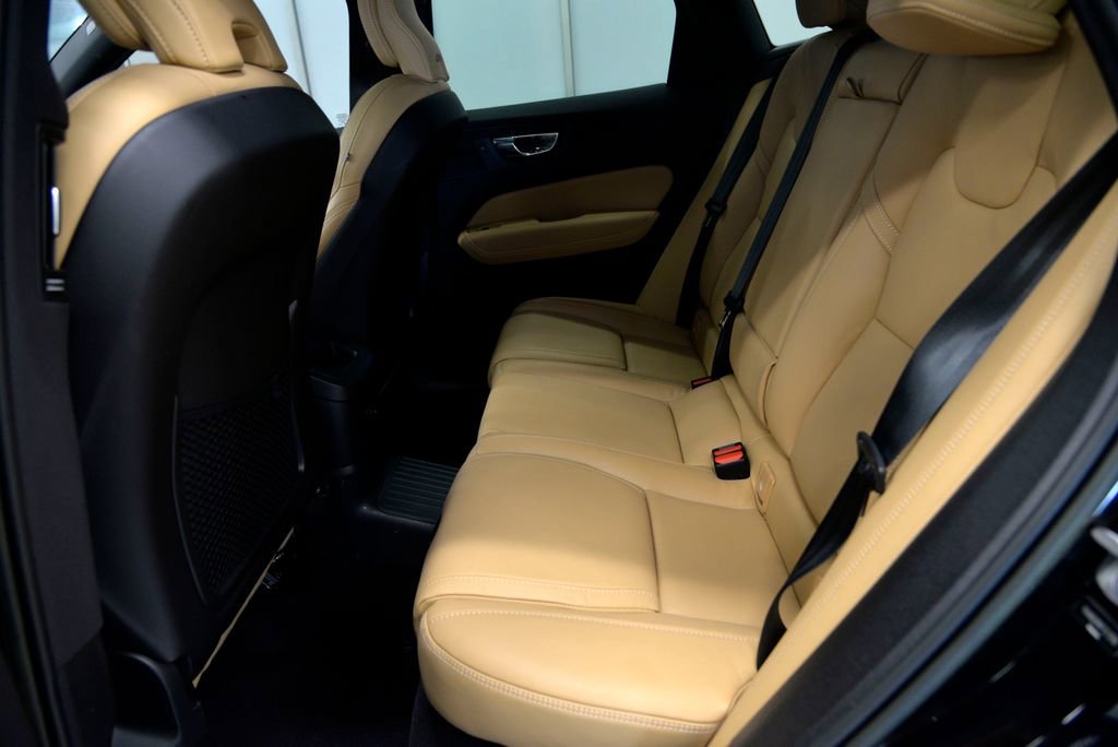 Used 2023 Volvo XC60 T8 Ultimate w/ Protection Package Premier image 29