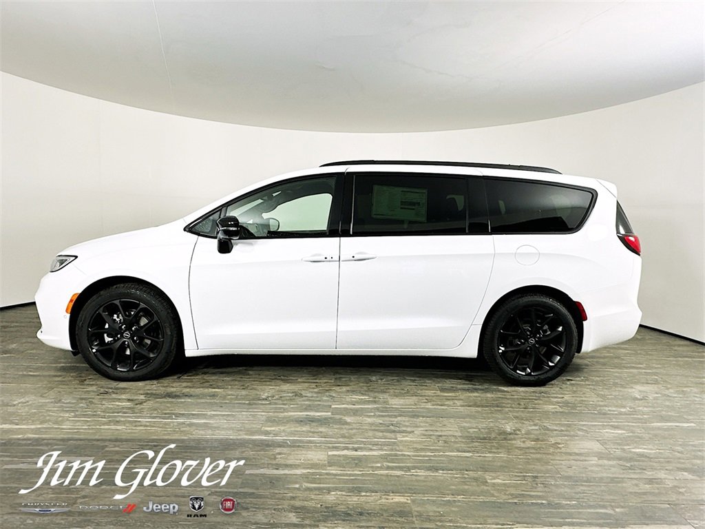 New 2026 Chrysler Pacifica Limited w/ S Appearance Package image 9