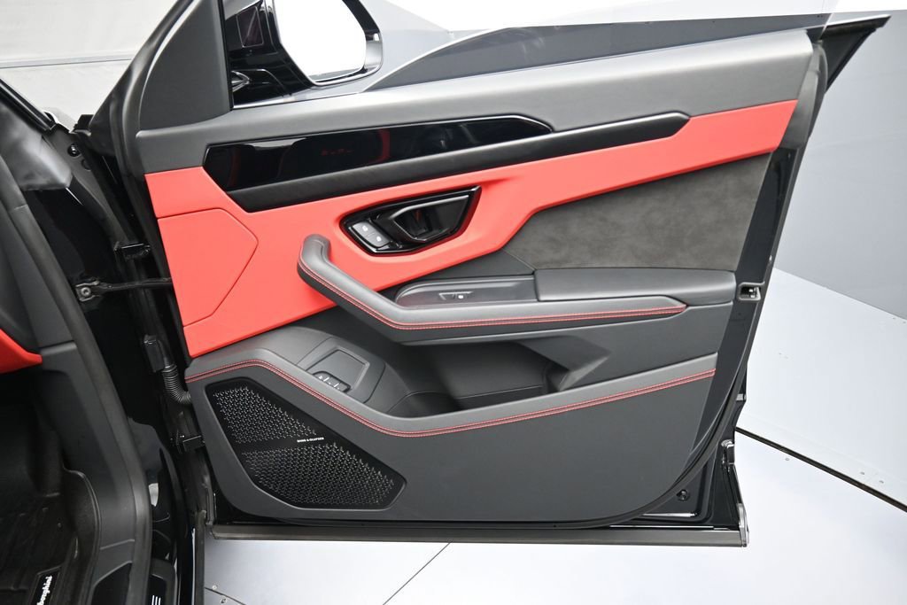 Used 2024 Lamborghini Urus S AWD/4WD image 30