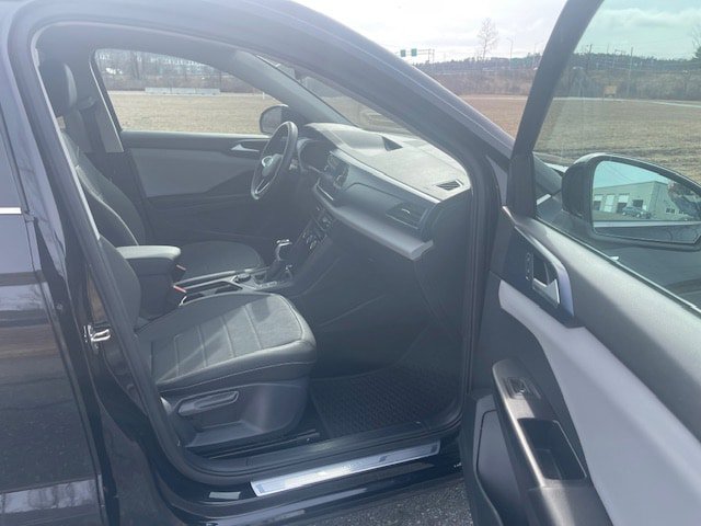 Used 2023 Volkswagen Taos SE AWD/4WD image 9