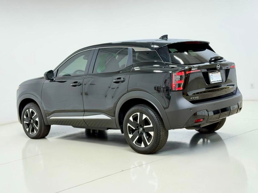 Used 2025 Nissan Kicks SV AWD/4WD image 19