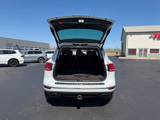Used 2016 Volkswagen Touareg Sport AWD/4WD image 7