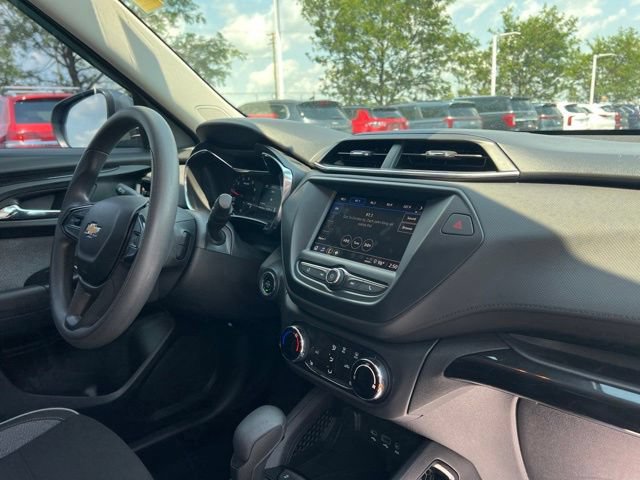 Used 2022 Chevrolet TrailBlazer LT w/ LPO, Blackout Package FWD image 33