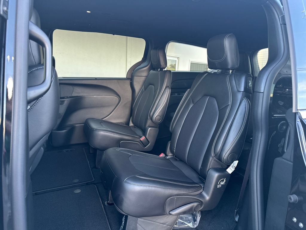 New 2027 Chrysler Pacifica LX FWD image 13