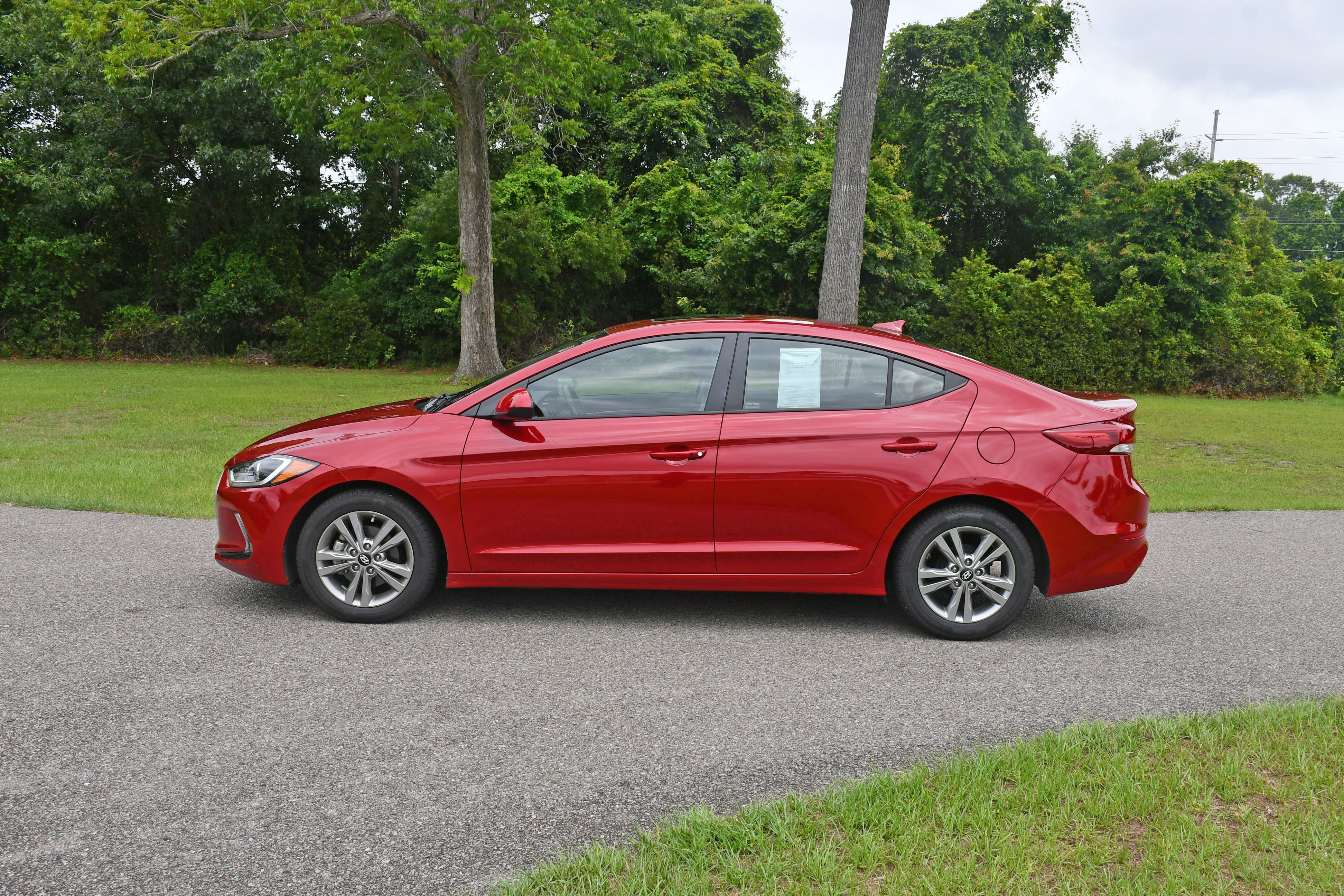 Used 2017 Hyundai Elantra Value Edition FWD image 2