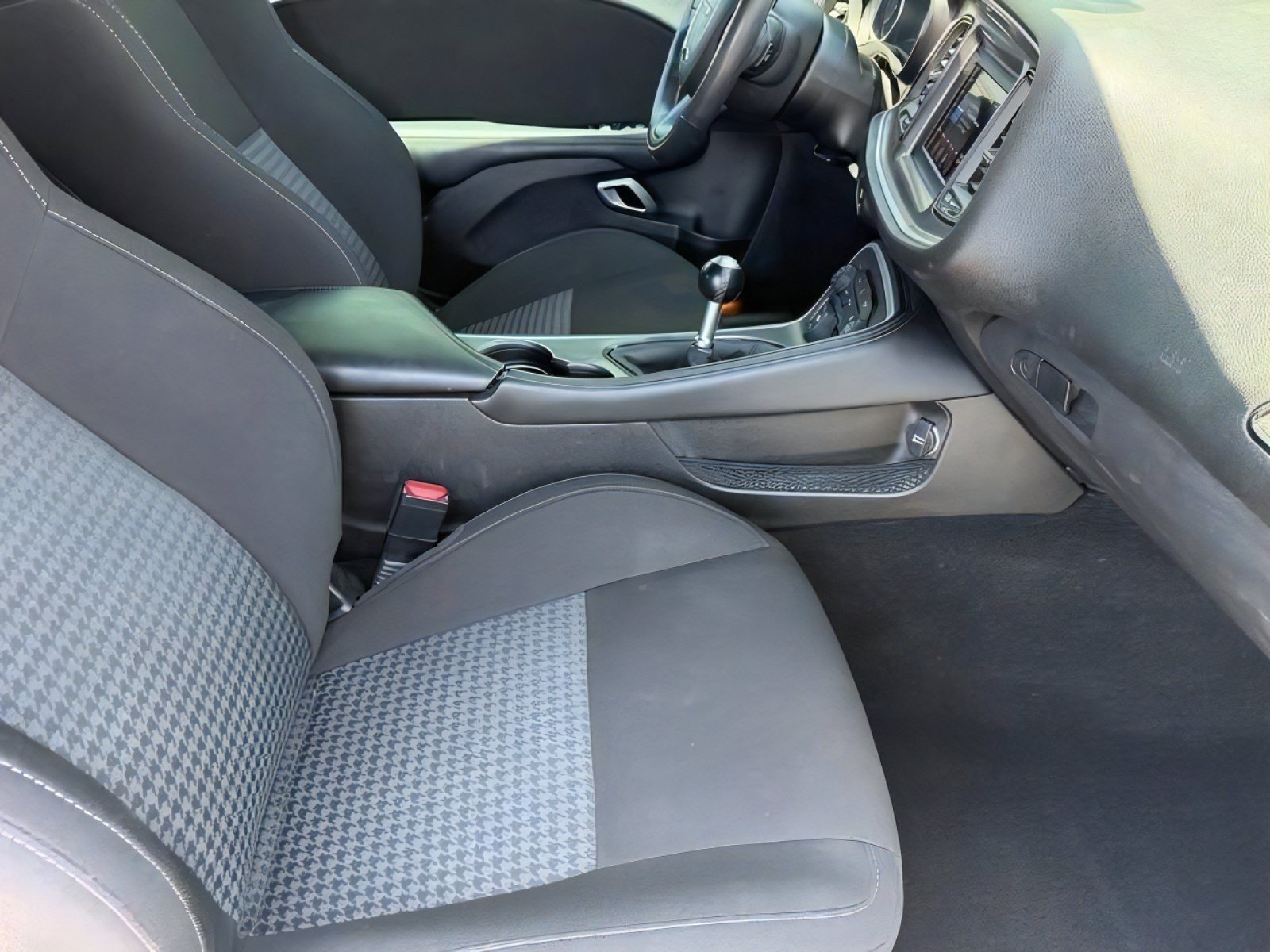 Used 2022 Dodge Challenger R/T RWD image 12