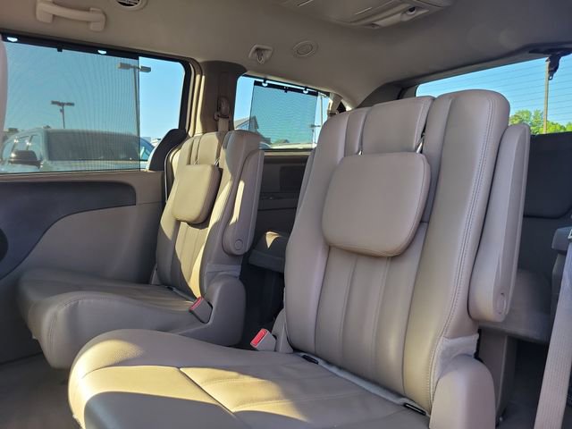 Certified 2016 Chrysler Town & Country Touring w/ Driver Convenience Group image 9